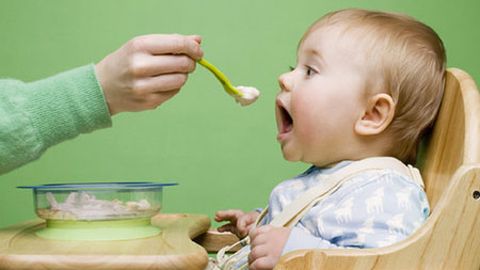 什么时候婴儿可以开始吃肉? 该给婴儿什么时候加肉类辅食---百年养生网(www.bnysw.com)